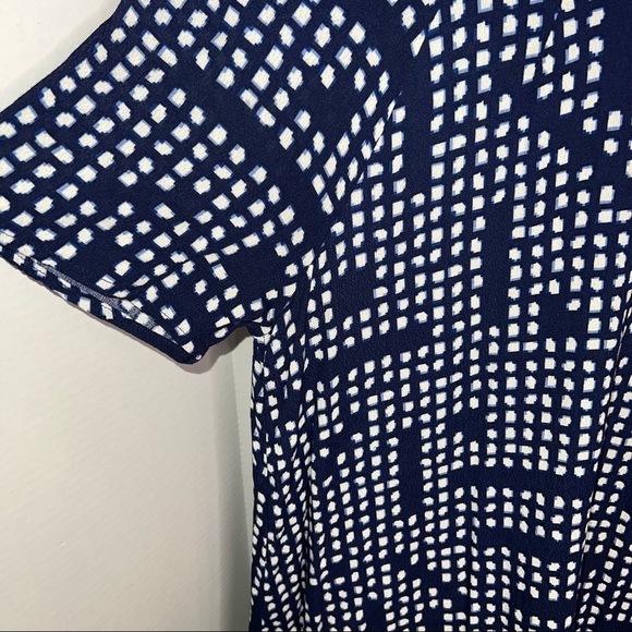 ASTR Navy Blue and White Geometric Print Hi-Low Shift Dress - Picture 8 of 8
